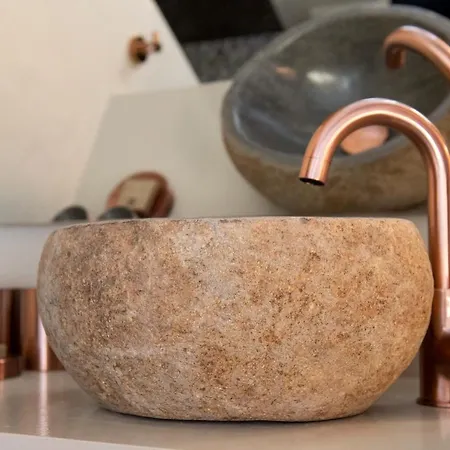 & Loft לינה וארוחת בוקר 4*